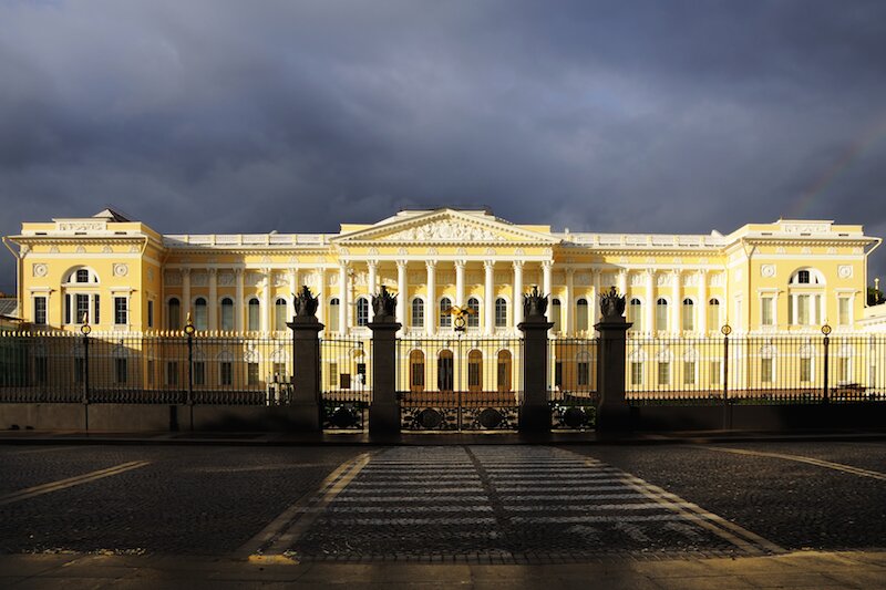 Die Meisterwerke von der russischen Kunst: Russisches Museum. St. Petersburg